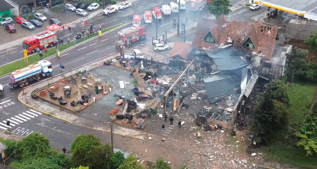 Avião que caiu em Gramado perdeu controle após bater em chaminé, diz Cenipa aviao-que-caiu-em-gramado-perdeu-controle-apos-bater-em-chamine,-diz-cenipa