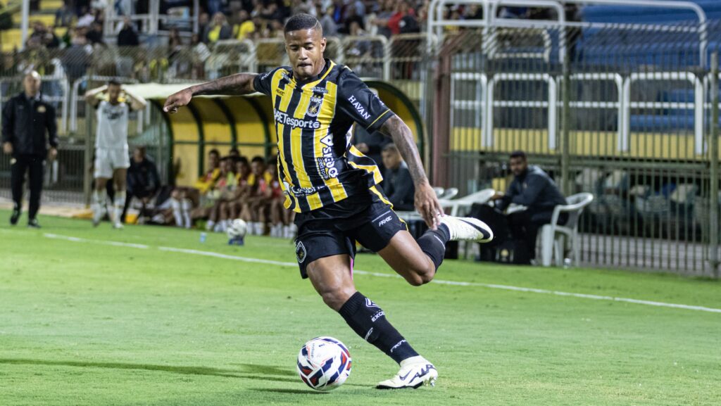 ex-vasco-volta-a-jogar-na-serie-b-apos-mais-de-dois-anos-banido-do-futebol